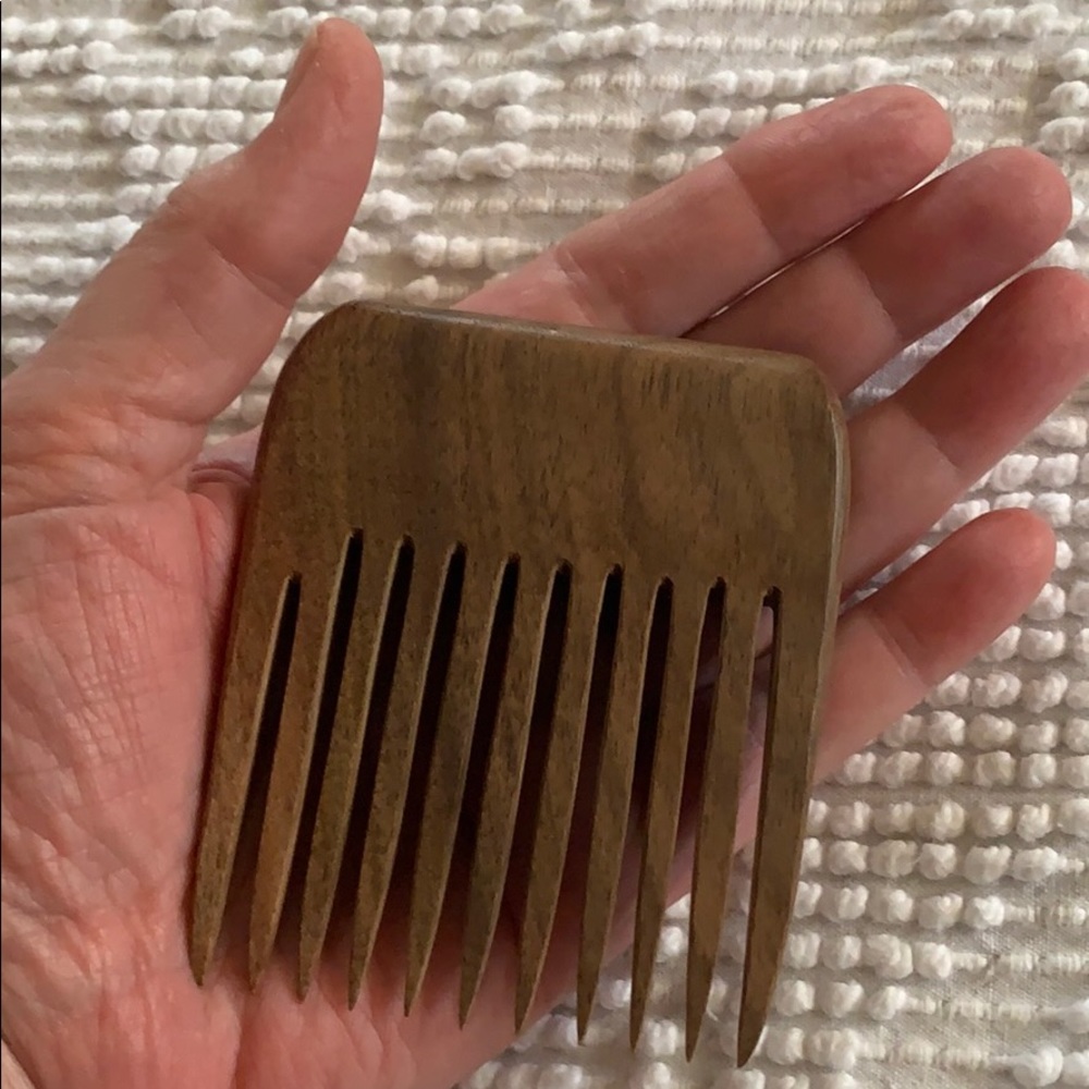 Hardwood brown hair comb 3” x 3 1/2” hand carved - Picture 3 of 4